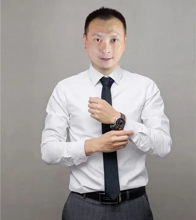 DƬ